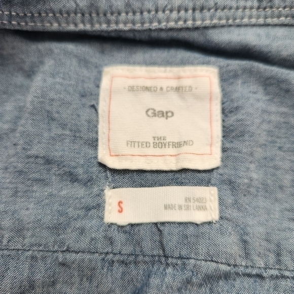 Gap the Fitted Boyfriend Tencel Button Down Shirt - Picture 7 of 8